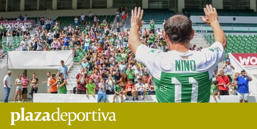 ELCHE CF El Elche homenajea a Nino por ser el jugador con más