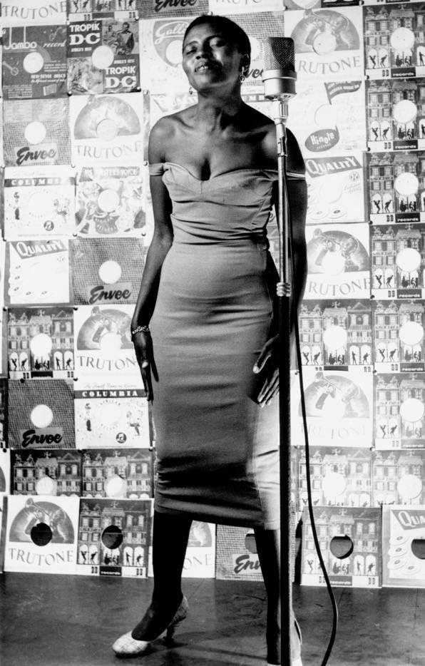 La cantant Miriam Makeba, portada de "Drum" (1955). Col·lecció per Amor a l'Art : The Schadeberg Collection