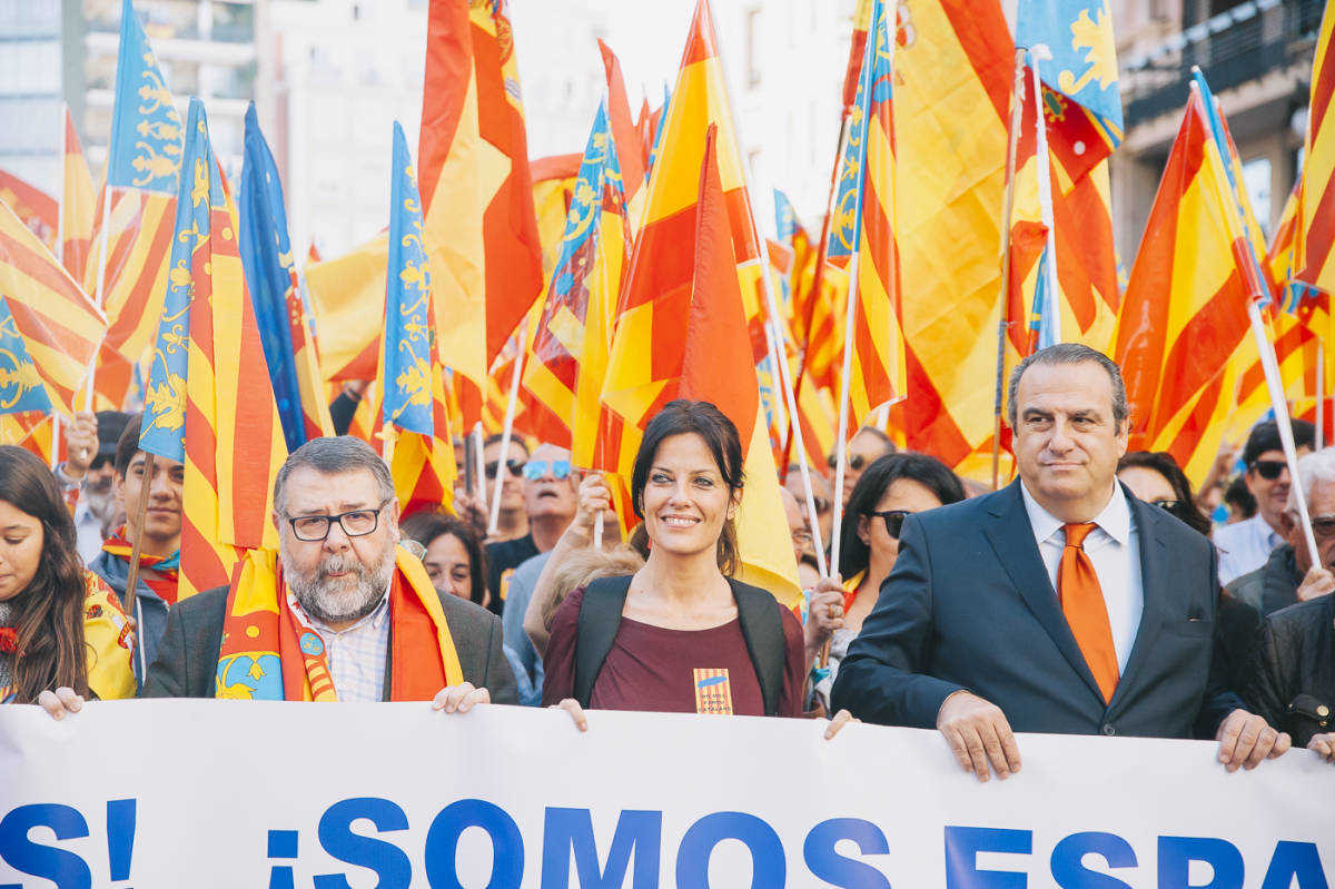 Sentandreu, en una manifestación, junto a Cristina Seguí. Foto: KIKE TABERNER