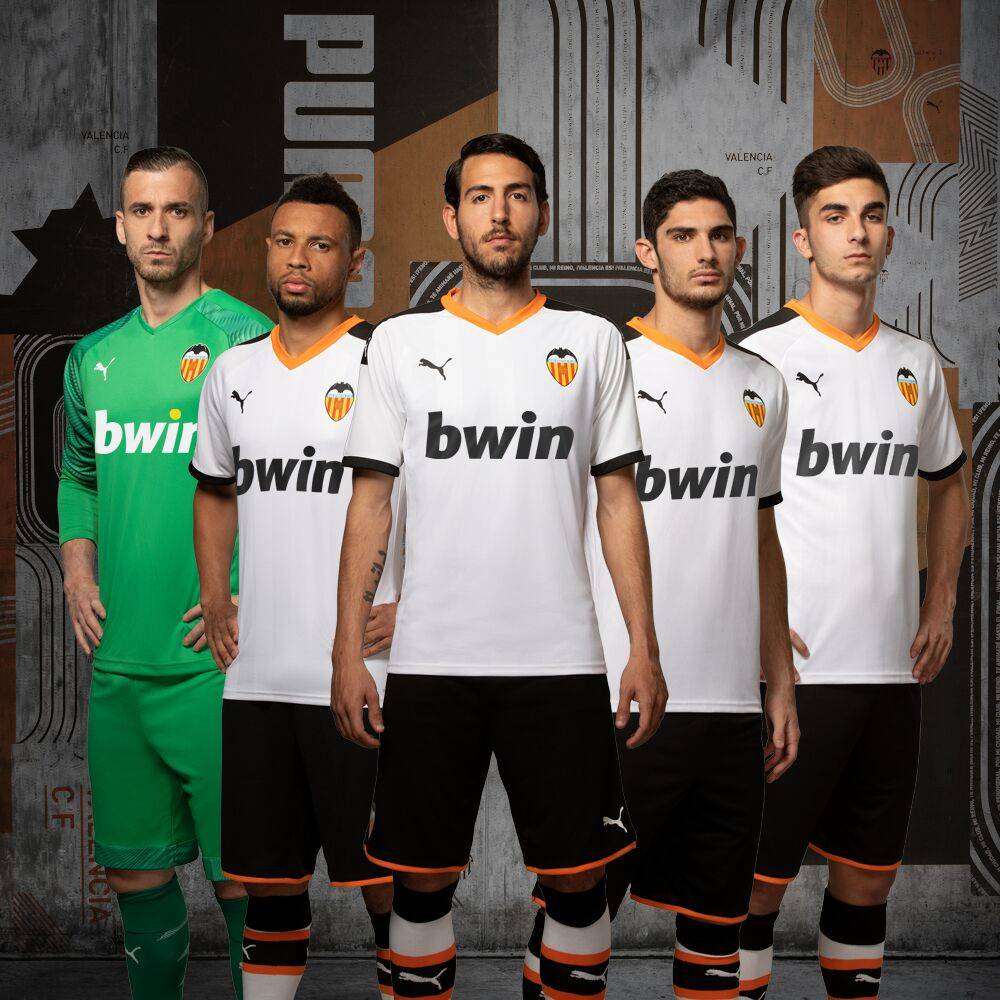 VALENCIA CF: Así es la nueva camiseta del Valencia