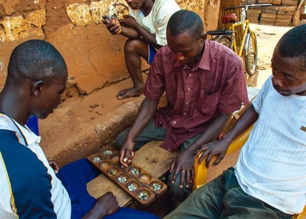 Africans jugant a Mancala