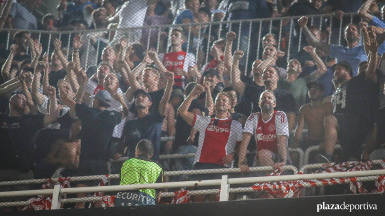 Aficionados holandeses durante el Valencia - Ajax de Champions League (Carla Cortés)