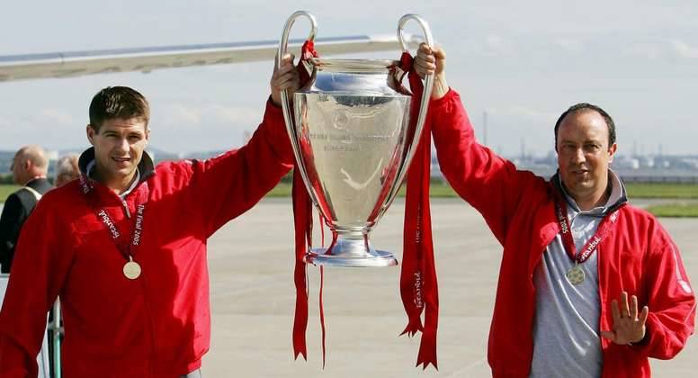 Gerrard y Benítez, con la Champions de 2005 / EFE