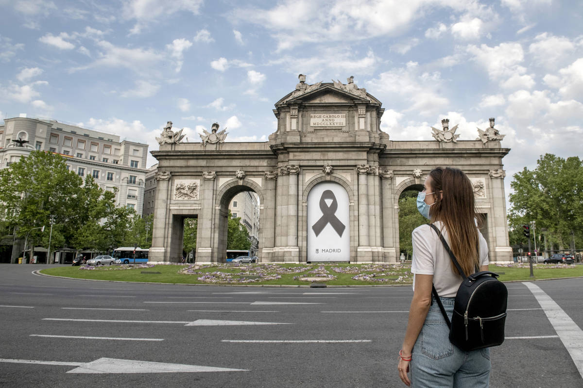 Sara Caballero, en la Puerta de Alcalá. Foto: ÁLVARO MINGUITO