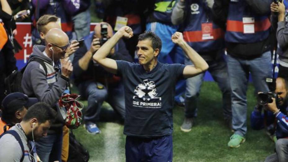 Muñiz celebra el ascenso / La Liga