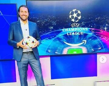 Luca Toni, comentarista de fútbol en la televisión.