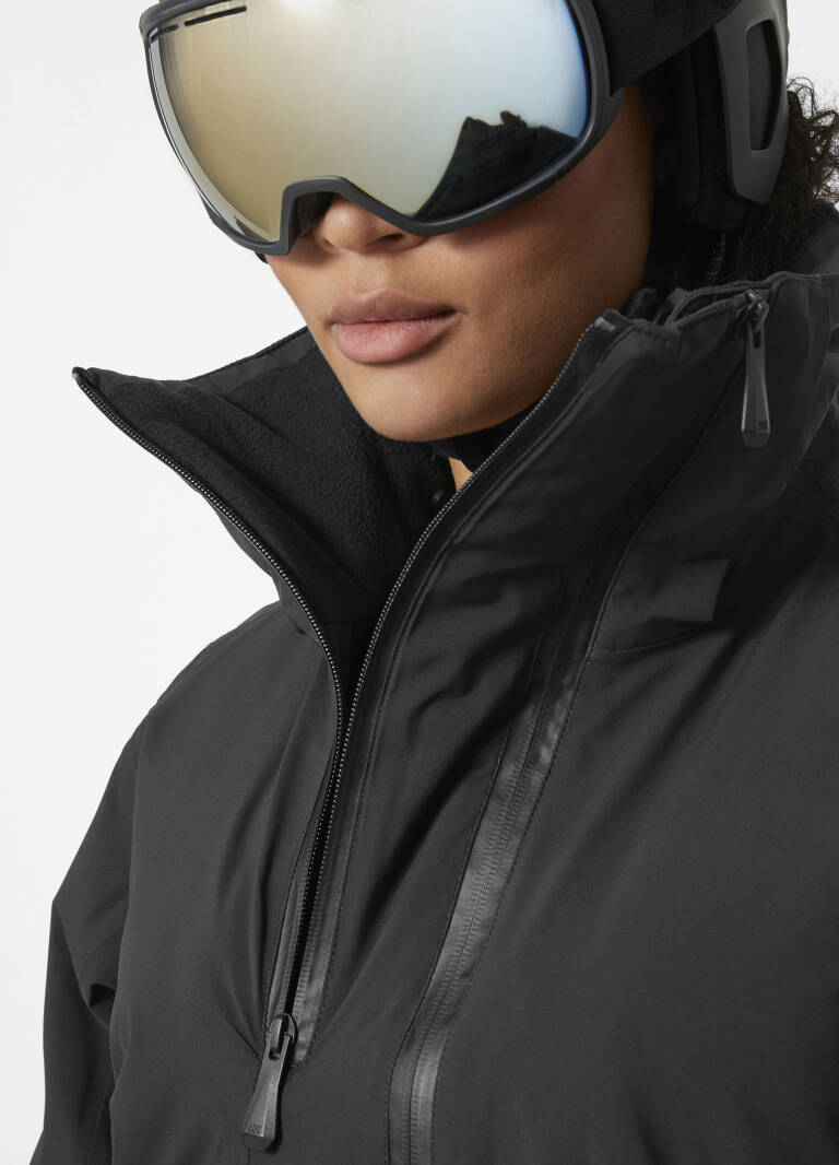 Nieve | La nueva colección Beloved de Helly Hansen incorpora la Nora Long Insulated Jacket, la chaqueta de esquí eco más cálida y resistente para mujer - Plaza Deportiva