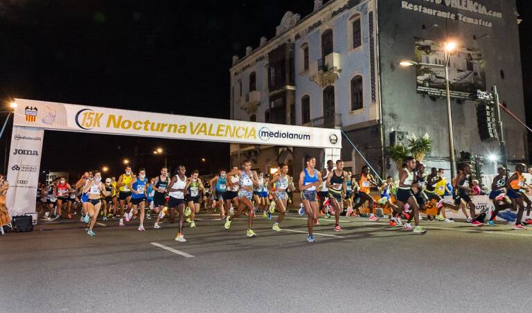 Menstruación este Controversia Running | Cuenta atrás para el cambio de precio de dorsales de la 15K  Nocturna Valencia Banco Mediolanum - Plaza Deportiva