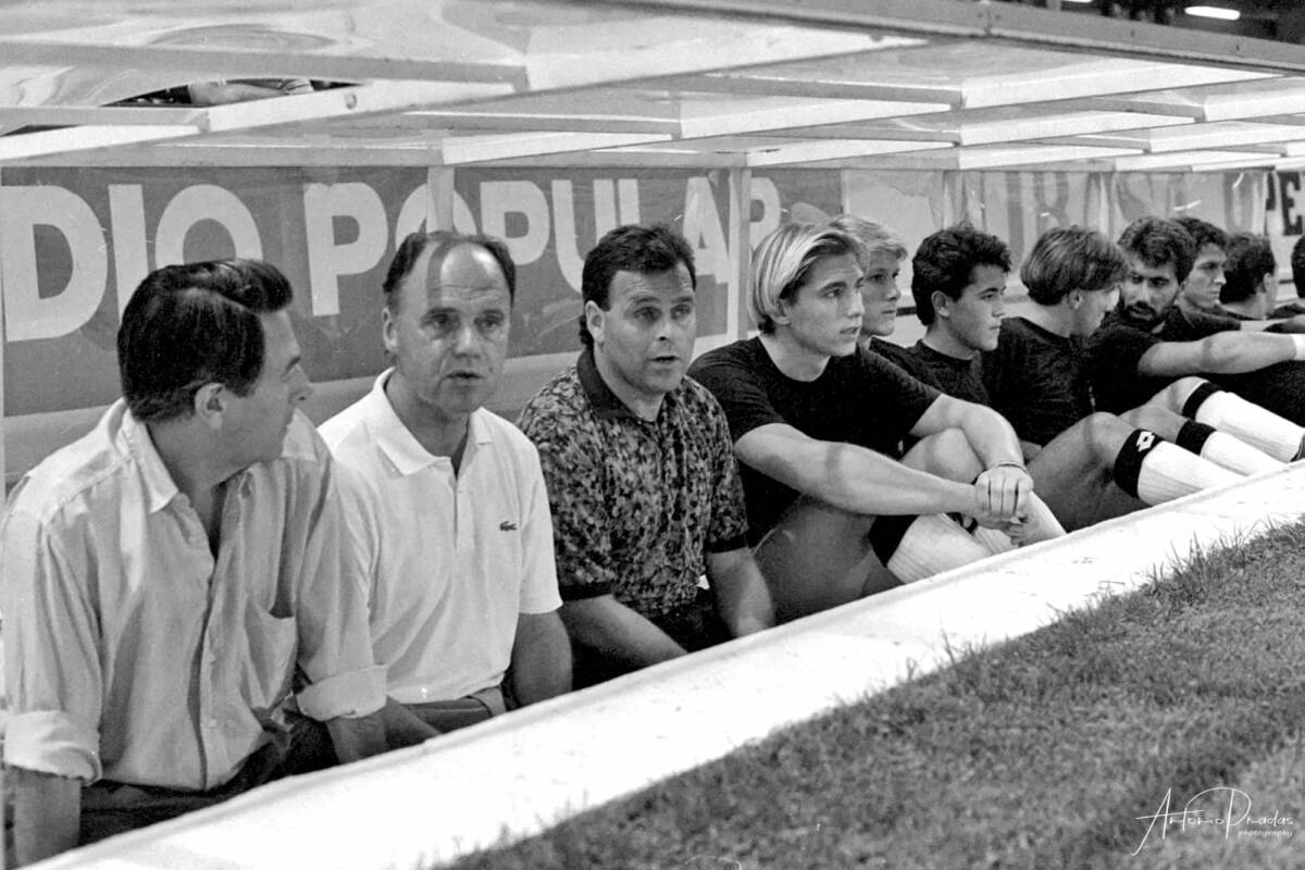Müller, entre el doctor Soria y Pepe Heredia y junto a jugadores como Serrano, Mendieta, Roqueta, Simón, Ximet o Romo (foto: Antonio Pradas)