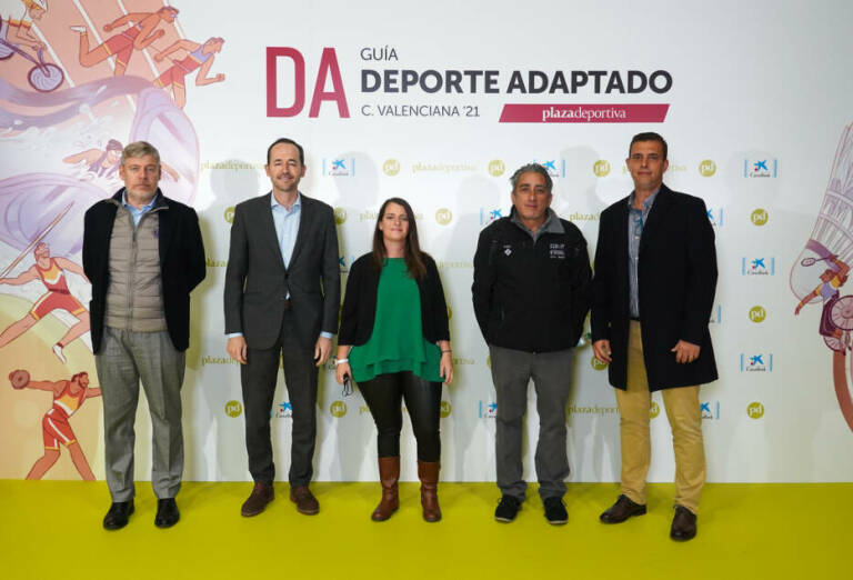 Ximo Gisbert, segundo por la derecha, en la Gala del Deporte Adaptado de Plaza Deportiva en 2021